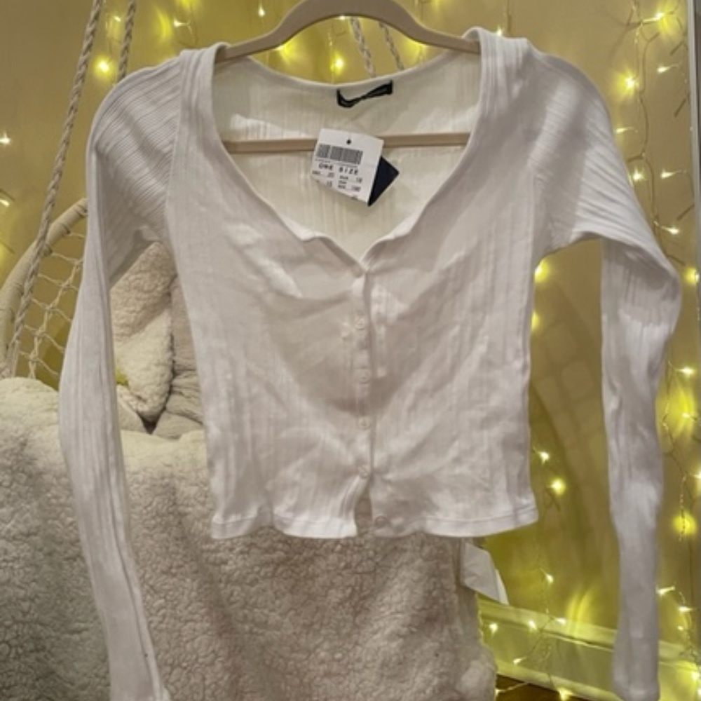 Zelly White Brandy Melville Cropped Long Sleeve Shirt